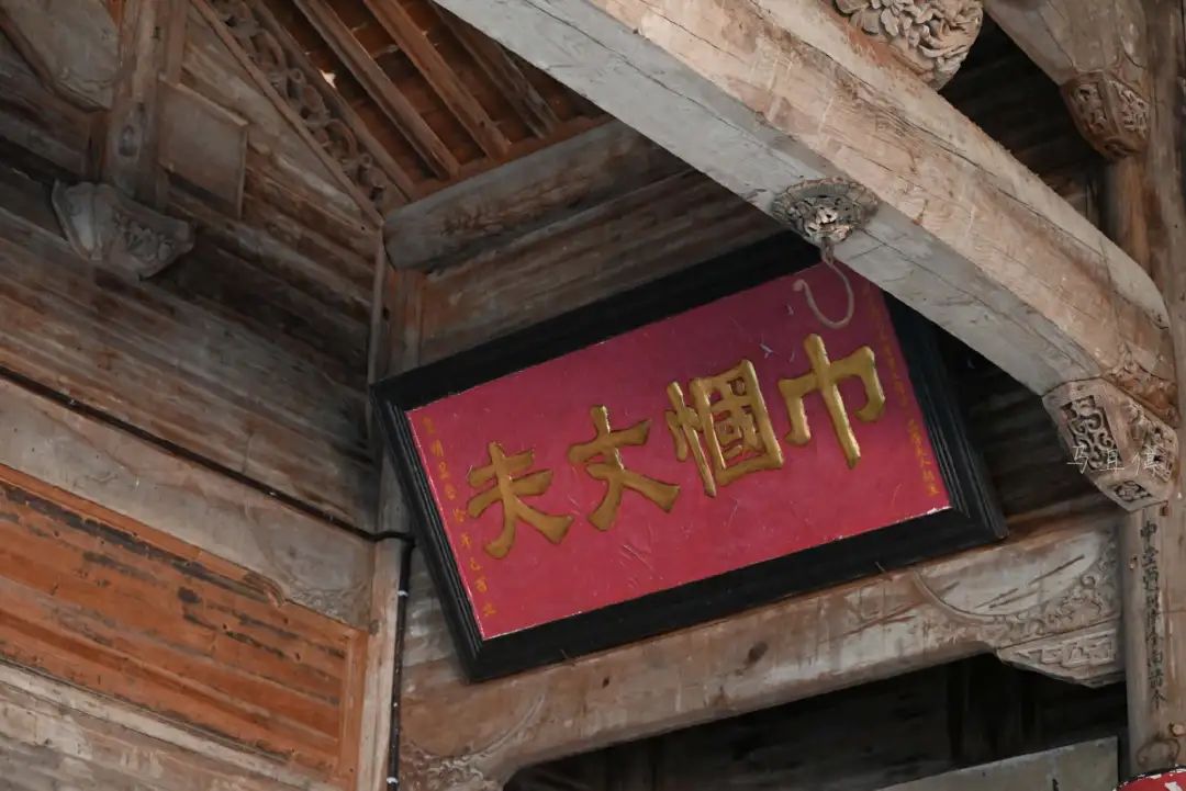 DƬ